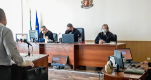 Охранителен шеф в Пловдив спипан с 2 щайги пари