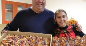Баща и дъщеря от Велико Търново са единствените в България които произвеждат сушени ароматизирани цветя