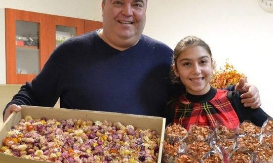 Баща и дъщеря от Велико Търново са единствените в България които произвеждат сушени ароматизирани цветя