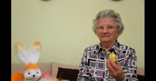 Баба на 85 г. яде 2 суп. лъжици от тази смес всеки ден: Тя никога не е имала наднормено тегло високо кръвно и холестерол! (РЕЦЕПТА)