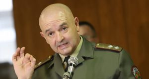 Варненeц се подигра на COVID-19 и ген. Мутафчийски