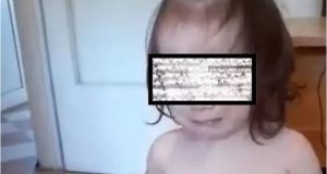 Извънредни новини за жестоко битото с юмруци от майка си момиченце