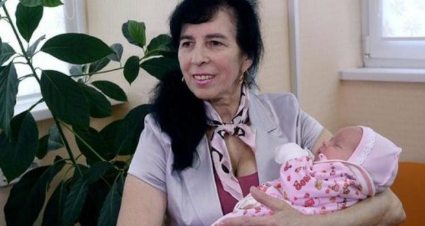 Галя която роди на 60 години разказа и показа как расте малката й дъщеря