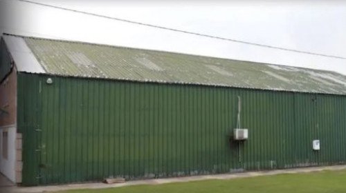 Алън живя 15 години в къща приличаща на плевня