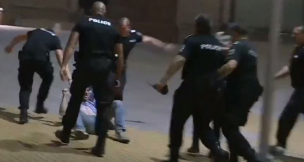 Бащата на бития протестър: Синът ми е студент по право какви футболни агитки?