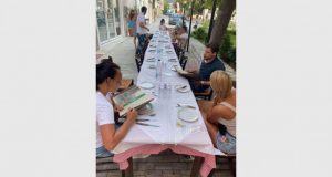 Как подпалихме Тасос? Пловдивски богаташи пируват на дълги маси без маски