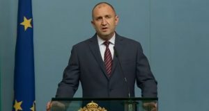 Президентът Радев в обръщение към народа: Преходът започна с мутрите и ще приключи с изхвърлянето им от власттаПрезидентът Радев в обръщение към народа: Преходът започна с мутрите и ще приключи с изхвърлянето им от властта