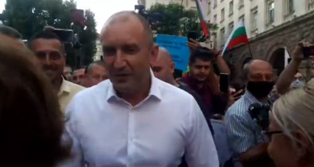 Президентът Радев при хората: Никога българите не са били по-единни в решимостта си да си отвоюват държавата от мафията