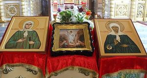 Света Ксения помага на вярващите и върши чудеса