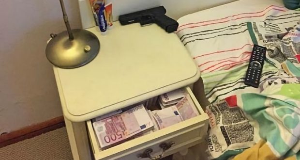 Нова конспирация: Огледало издаде кой снима и аранжира постелята на Борисов ВИДЕО
