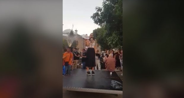 Момиче от протеста: Всяка година се връщам в България и виждам че сме 100 години назад. Всички други държави отиват напред