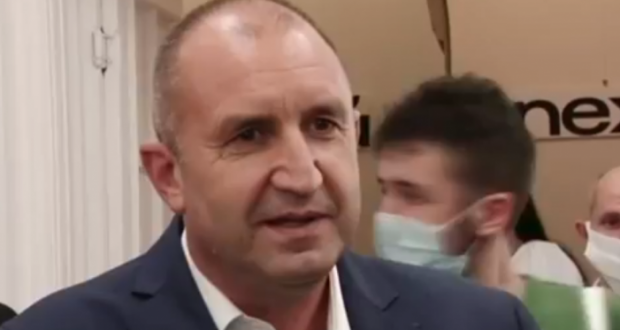 Радев: Каквито и рокади да правят няма смисъл. Няма правителство без народ докато народът може и без кабинет
