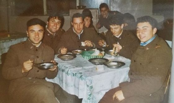 Как някога ни хранеха в Родната Казарма