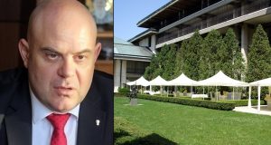 Вижте как си живее по царски Иван Гешев в държавата резиденция в Бояна