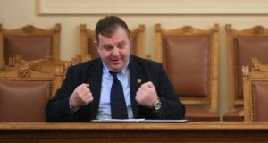Каракачанов: Хвърлям оставка ако Борисов и Радев си подадат ръка!