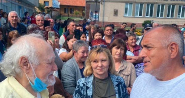 Какво може да си купи един пенсионер с 50-те лева от Бойко Борисов? „ДОБРЕ Е!“