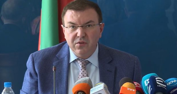 Здравният министър: Това е резултатът от неспазването им от подценяването на вируса от горенето на маски!