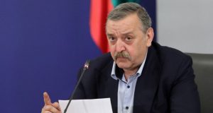 Проф. Кантарджиев: Вода за уста сода и бонбони с етерично масло убиват вируса