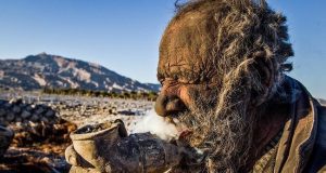 Вижте как изглежда мъжът който не се е къпал от 60 години