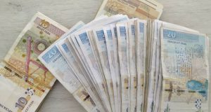 Депутатите решиха: Вдигаме заплатите и пенсиите. Минималната заплата става