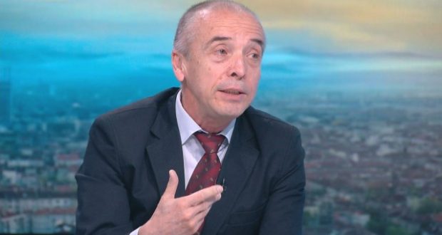Доц. Мангъров: Хората които ходят с маска в тоалетните и са се скрили в миша дупка да се ваксинират