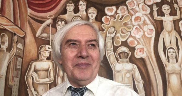 Златният учител Тео: Интелигентният родител не трябва да купува телефон на детето си това е най-лошият възможен подарък