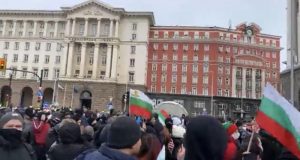 Протестиращи от „Марш на свободата“ в София: Как да живеем повече