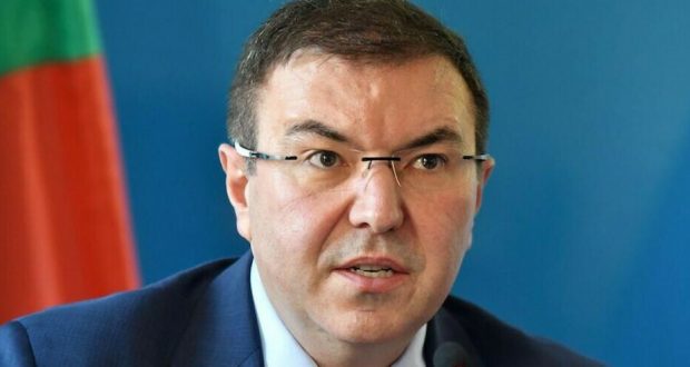 Проф. Ангелов: Третата вълна започна
