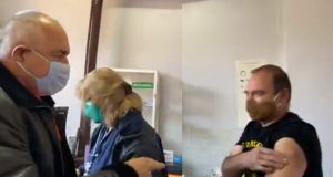 Борисов в Петрич попита ваксиниран жител: Добър ден боли ли бе?