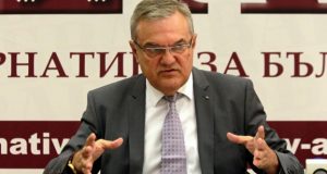 Румен Петков: COVID ваксините избиха маса народ в България