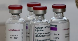 Висш служител на ЕМА призна: Има потвърдена връзка между тромбозите и ваксината на "АстраЗенека"