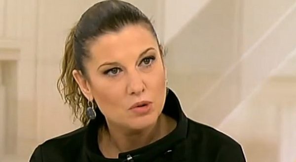 Миролюба Бенатова: „Мъжко ли е г-н Борисов да се криете зад женски гърбове“