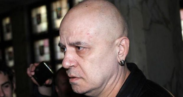 Недялко Недялков: Слави, какво съм виновен, че си простак и си падаш по мъже? Благодаря, че ме припознаваш за враг №1