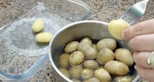 Запазете водата в която сте варили картофи: Ще се изненадате колко е полезна в градината и домакинството