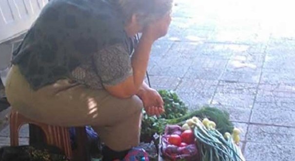 „Модна млада дама попита бабичка колко струва кошничка с ягоди… Бабата-продавач и отговори: