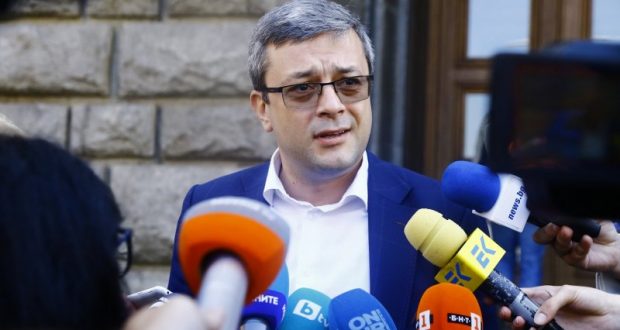 Биков за Рашков: Дървен комунист правещ се на пиар на Радев. Вече атакува и църквата