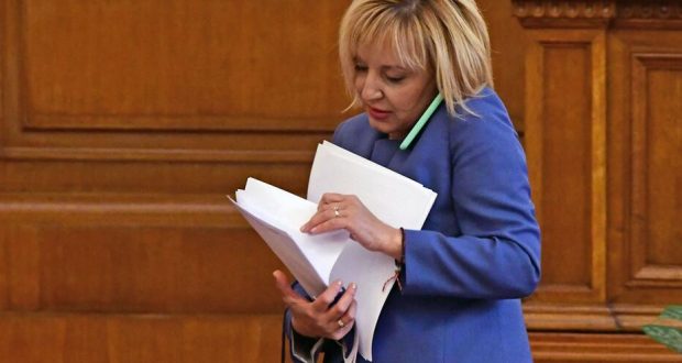 Манолова: 50-те лева стават част от минималната пенсията а всички ще се увеличат според заработеното