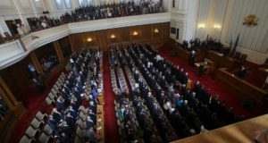 Уникалният 46-и парламент – за края му се говори преди началото. Жена – премиер?