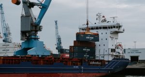 Кораб пълен със заразени с Делта на пристанище Бургас има починал моряк