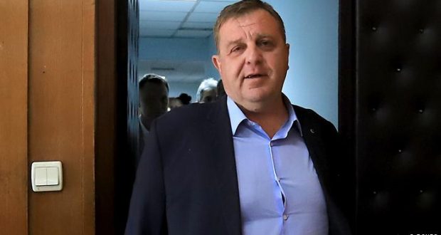 Каракачанов скочи безпардонно: Слави ще ти скъсам г*за