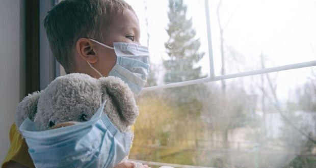 Вирусолог: По-уязвими към COVID-19 са децата под 1 година