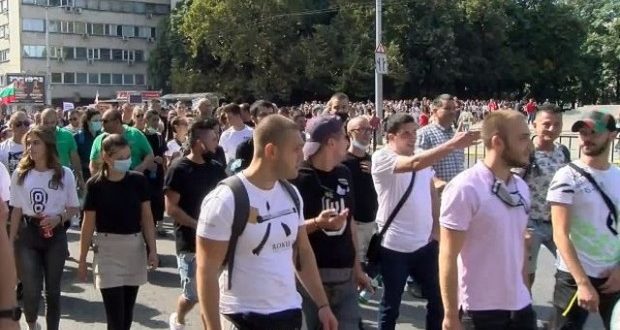 Официално обявиха новите мерки без зелен сертификат не можем да влезем почти никъде!